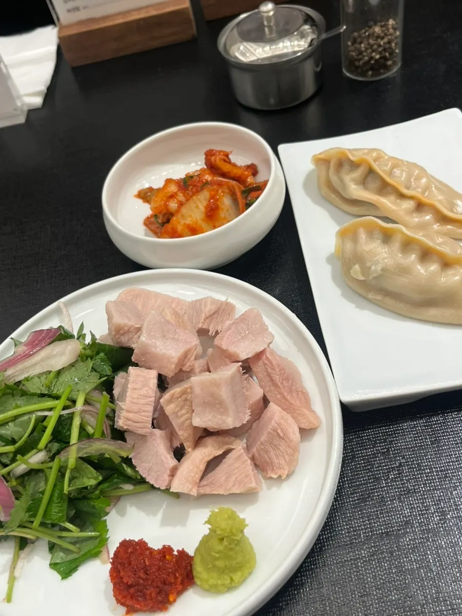 The two kimchi mandu served first