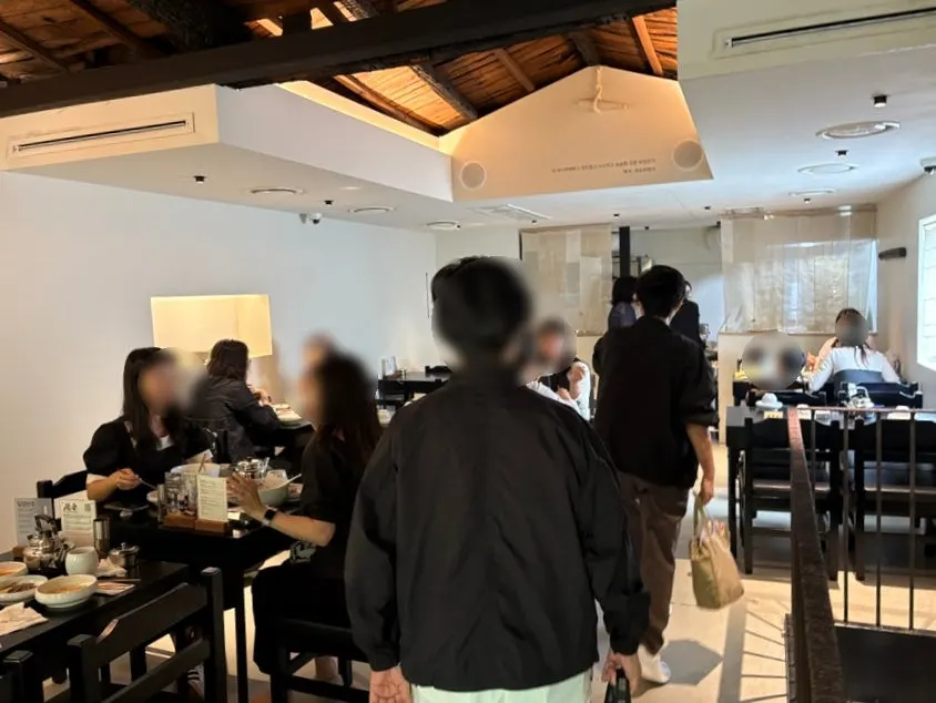 탄백 2층 좌석 공간 사진