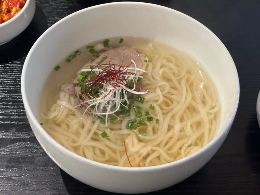 고기가 올라간 곰칼국수