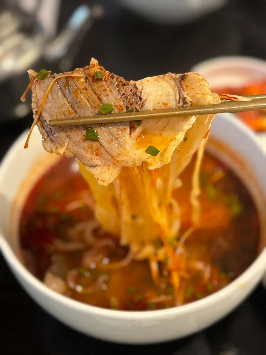 얼큰한 육개장 칼국수 사진