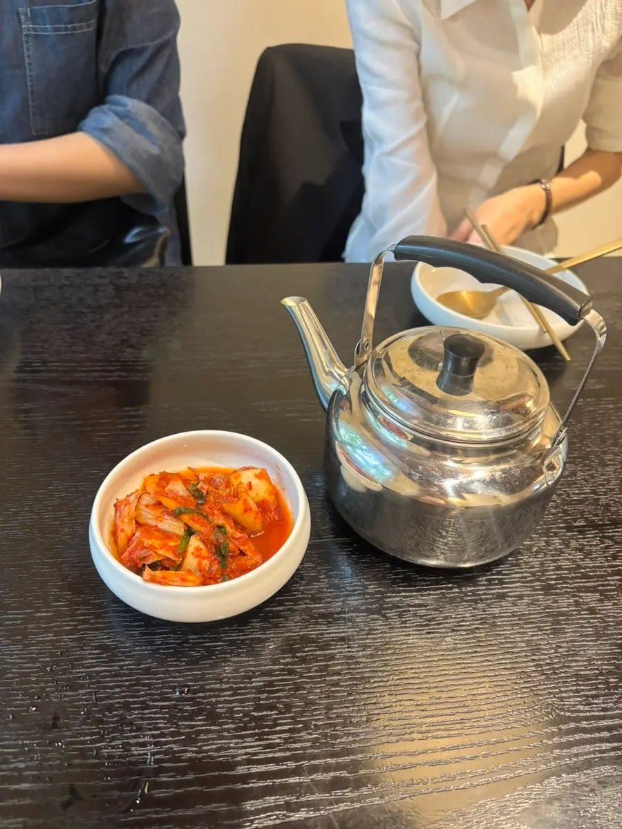 Barley tea and fresh geotjeori kimchi