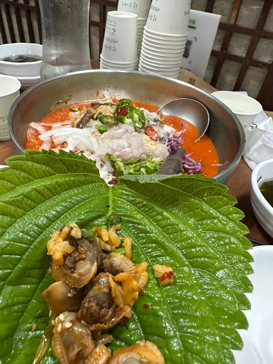 Cockle bibimbap wrapped in seaweed and perilla leaf