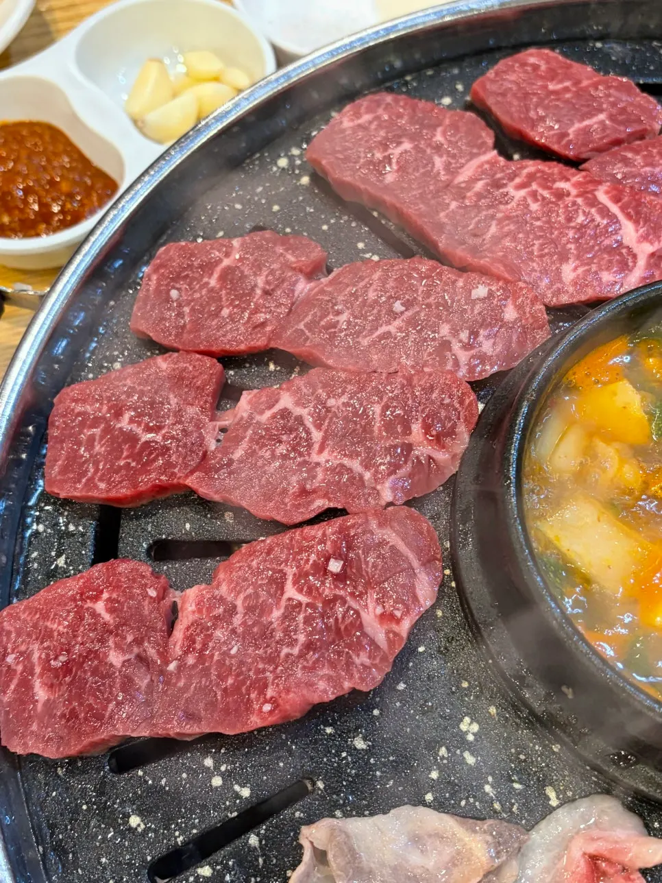 A full spread of six beef cuts laid out on the table