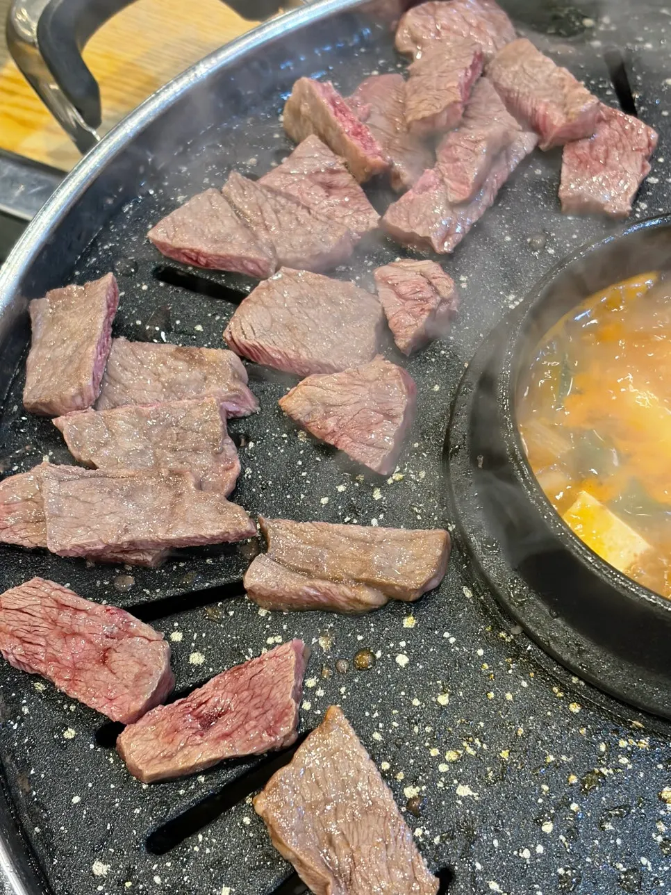 Grilled beef dipped in salt