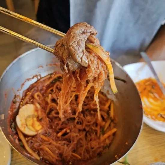 고기와 함께 먹은 비빔냉면