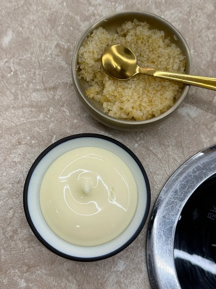 Coin wet wipe that expands in water