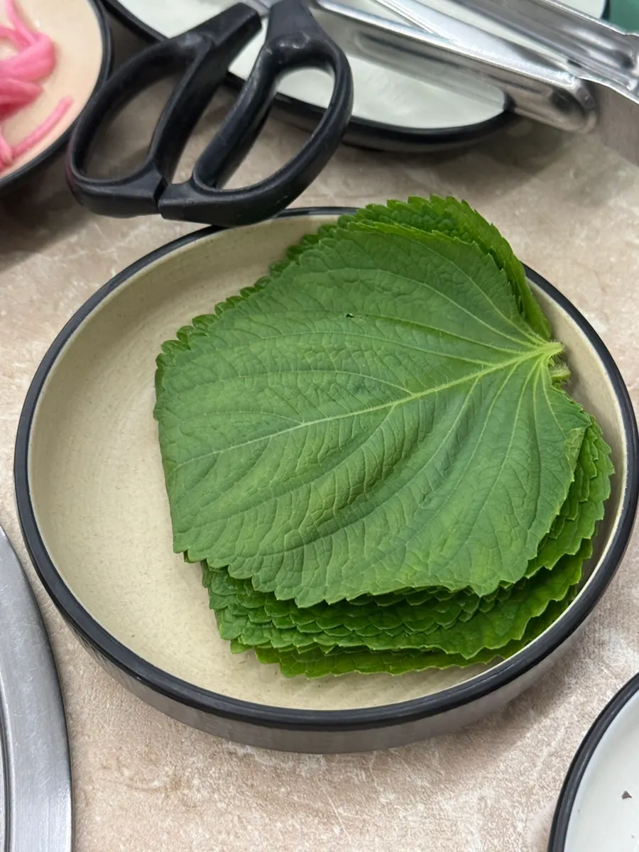Plate of refillable basic side dishes