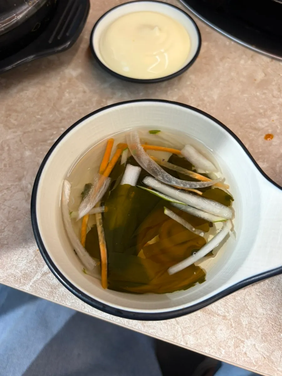 뚝배기 위로 부풀어 오른 계란찜