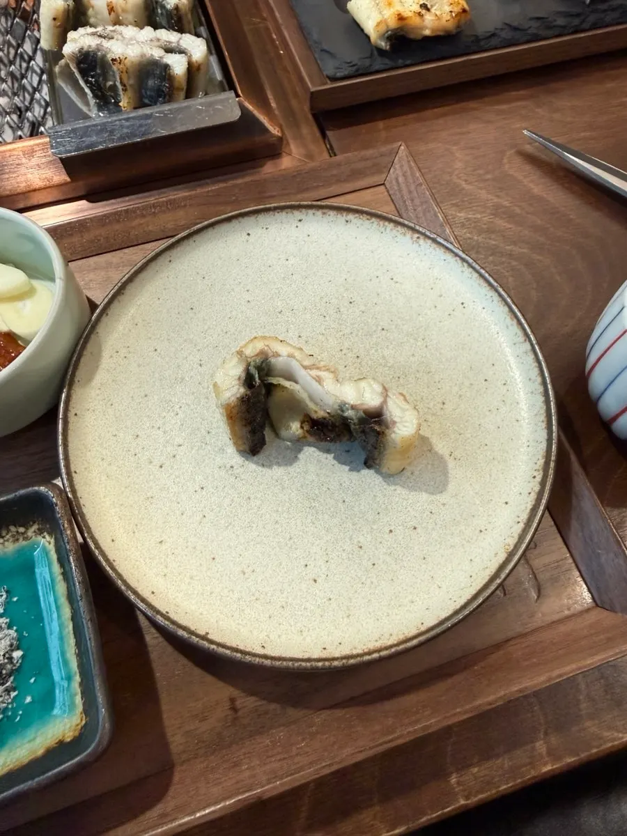 한 점씩 잘라 먹는 장어구이