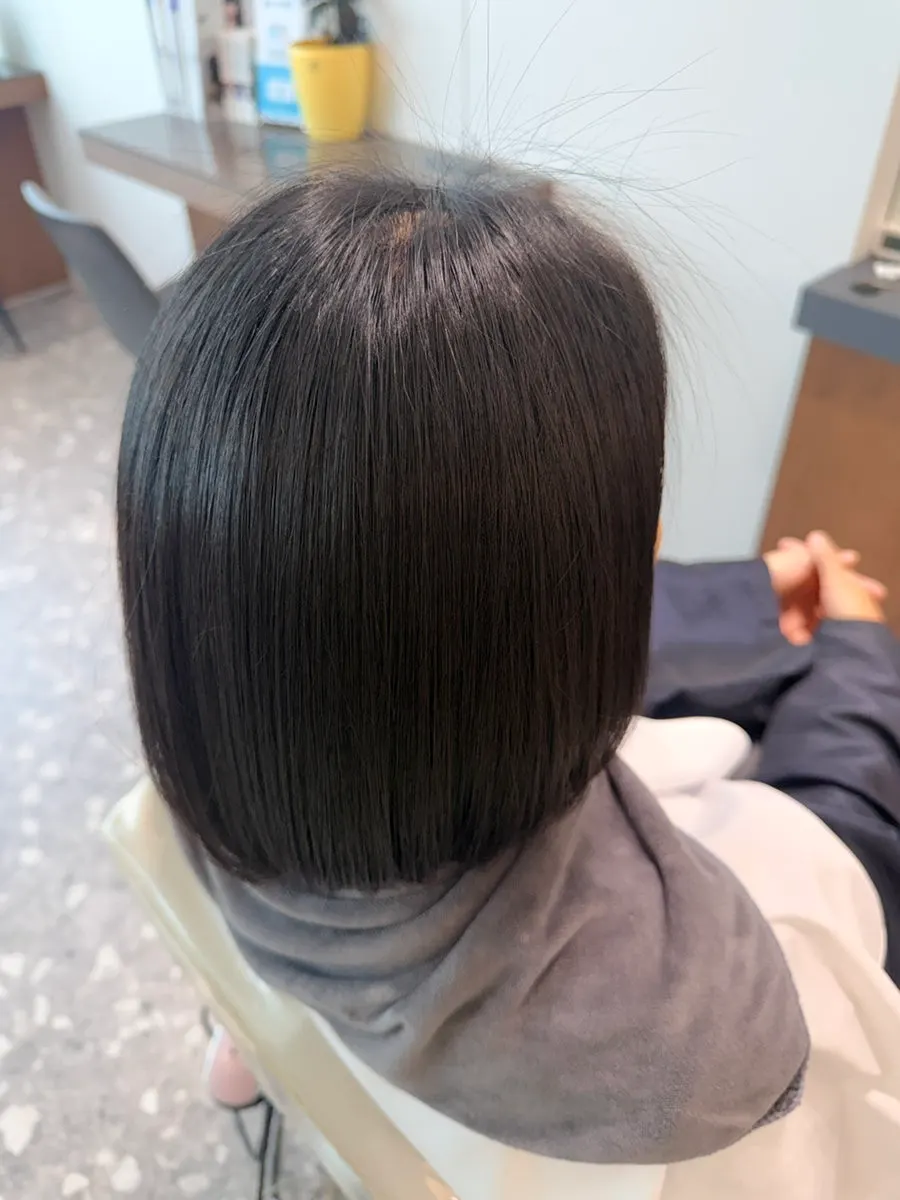 Calmly smoothed bob straightening result