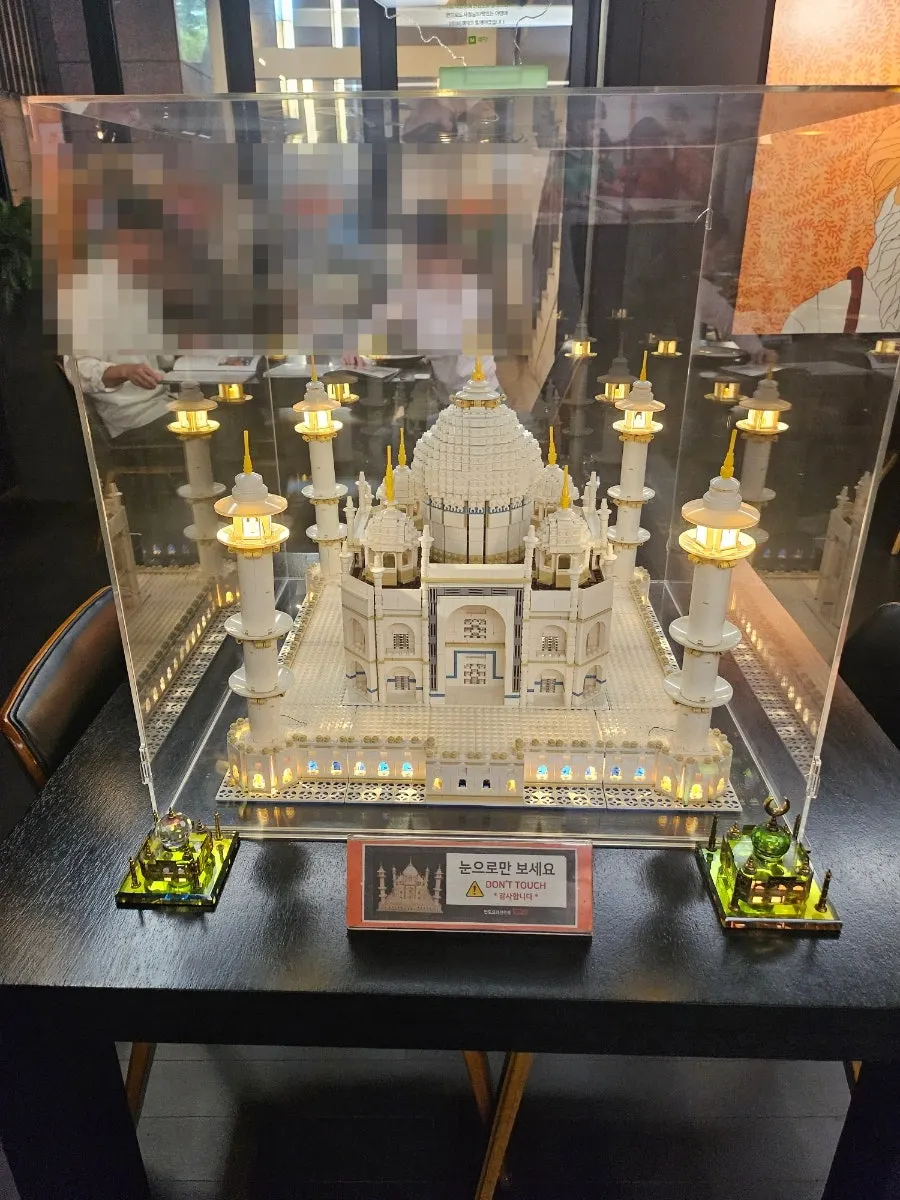 Interior of Kari with Indian-style decor and a Taj Mahal model