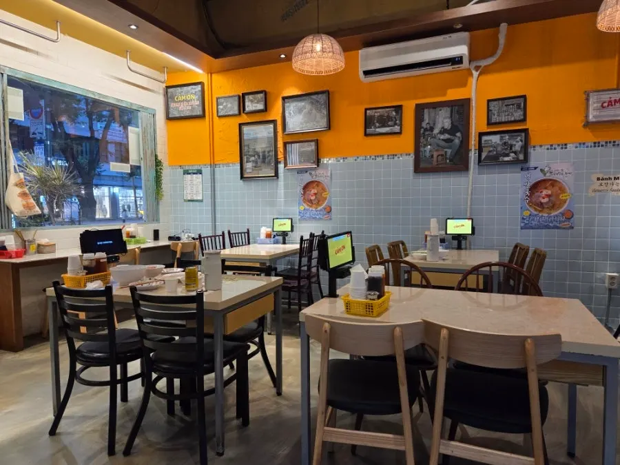 정자동 카페거리 까몬 외관