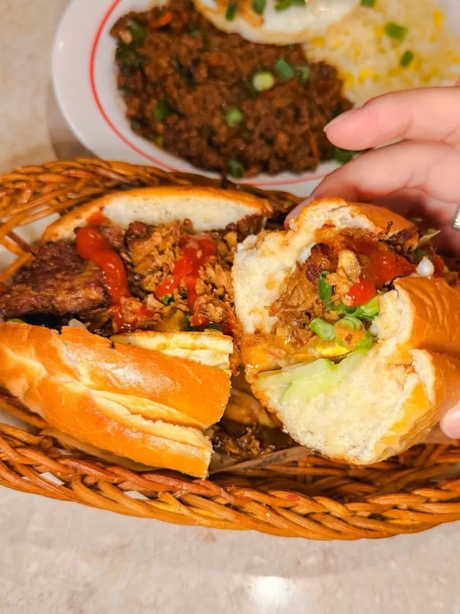 Kkamon bánh mì with cilantro added to taste