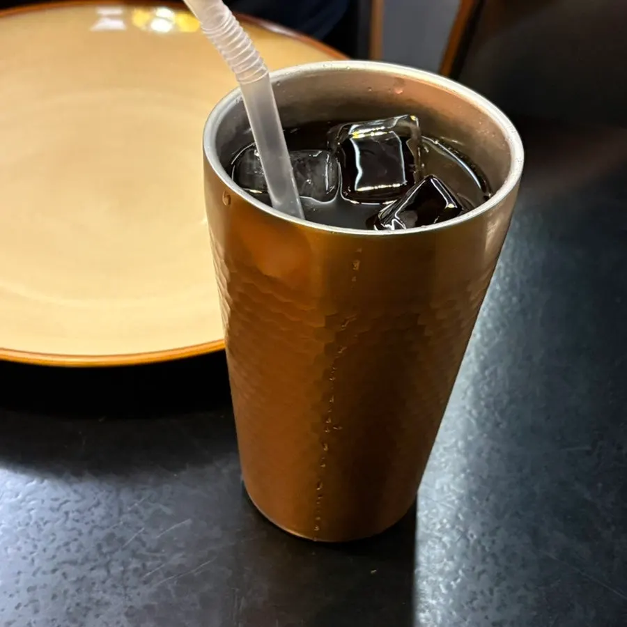 芒果拉西與零卡可樂飲料