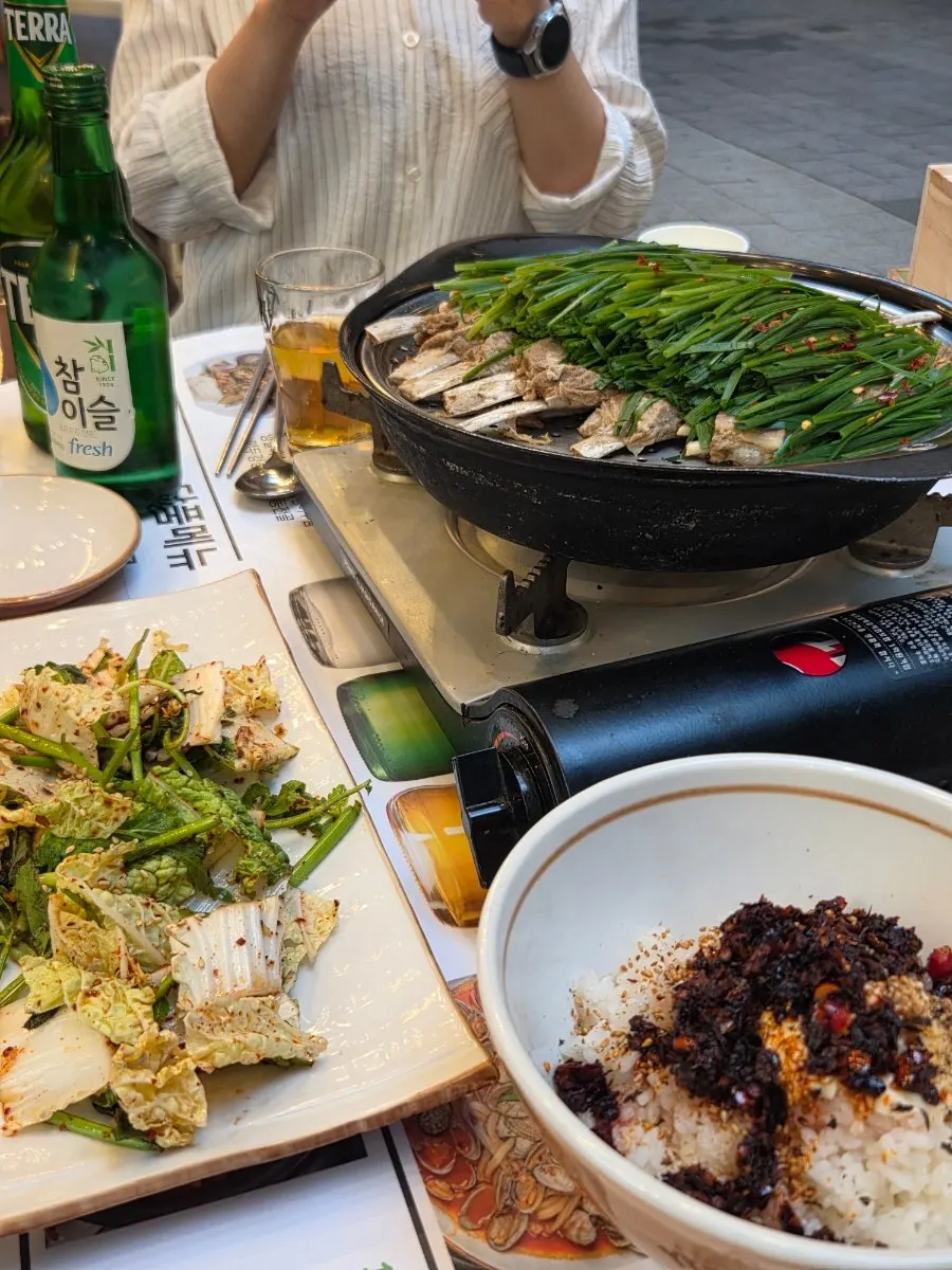 찜기 뚜껑을 연 양갈비수육