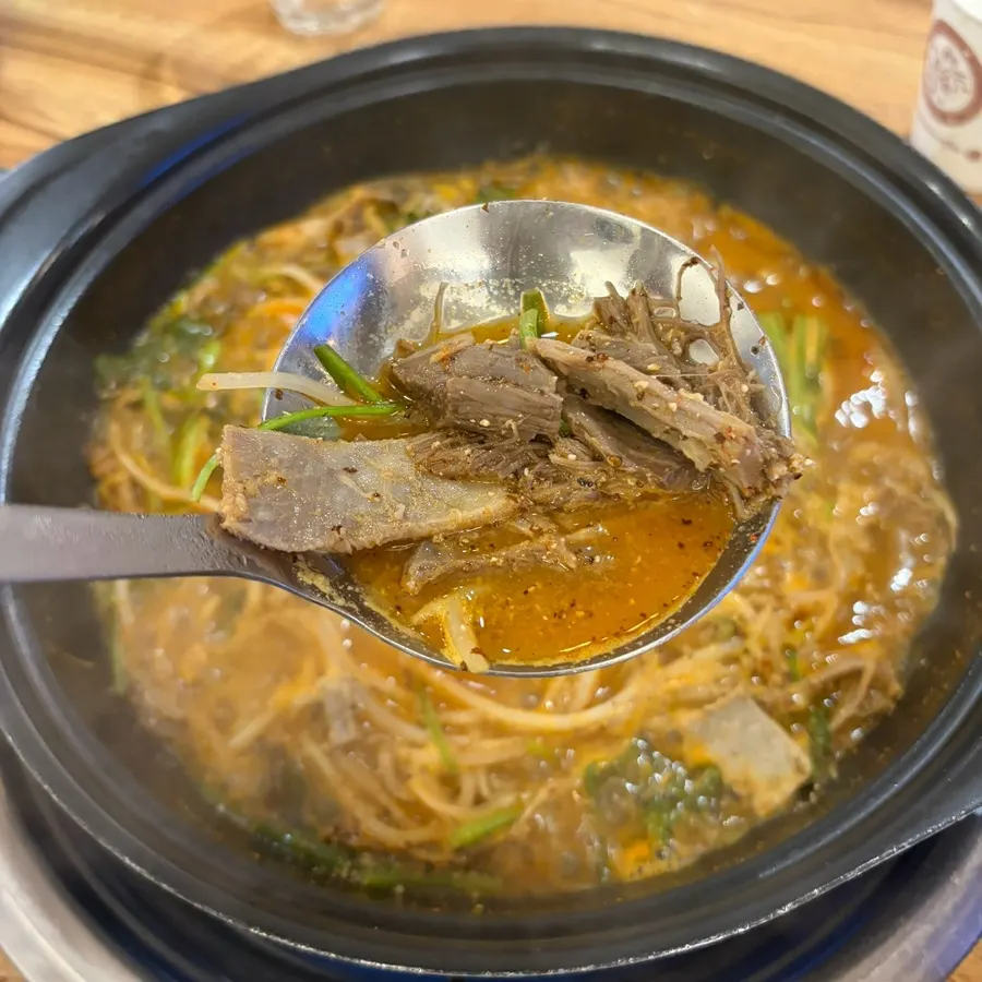 Lamb stew broth with bean sprouts and lamb meat
