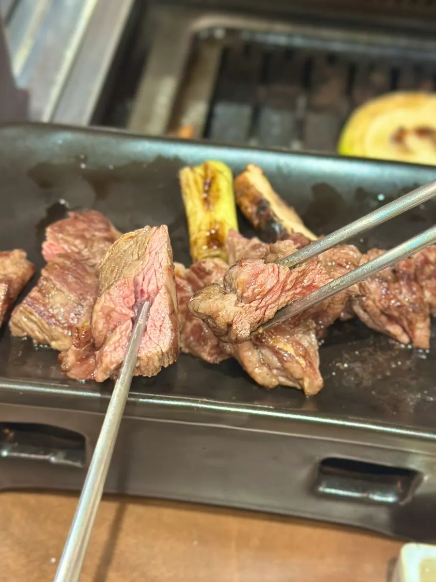 두툼하게 구운 양갈빗살
