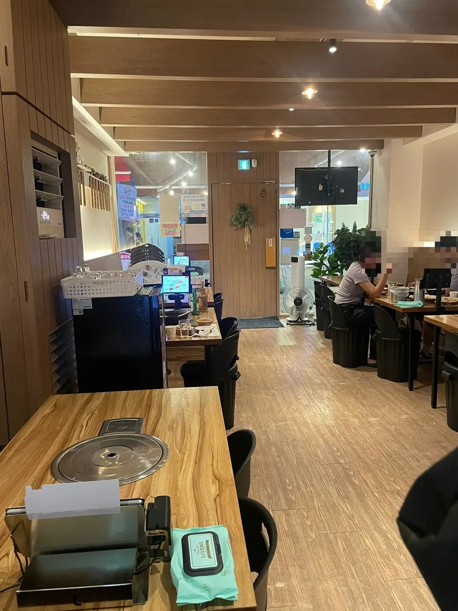 Storefront on the main strip of the Jeongja Station restaurant alley