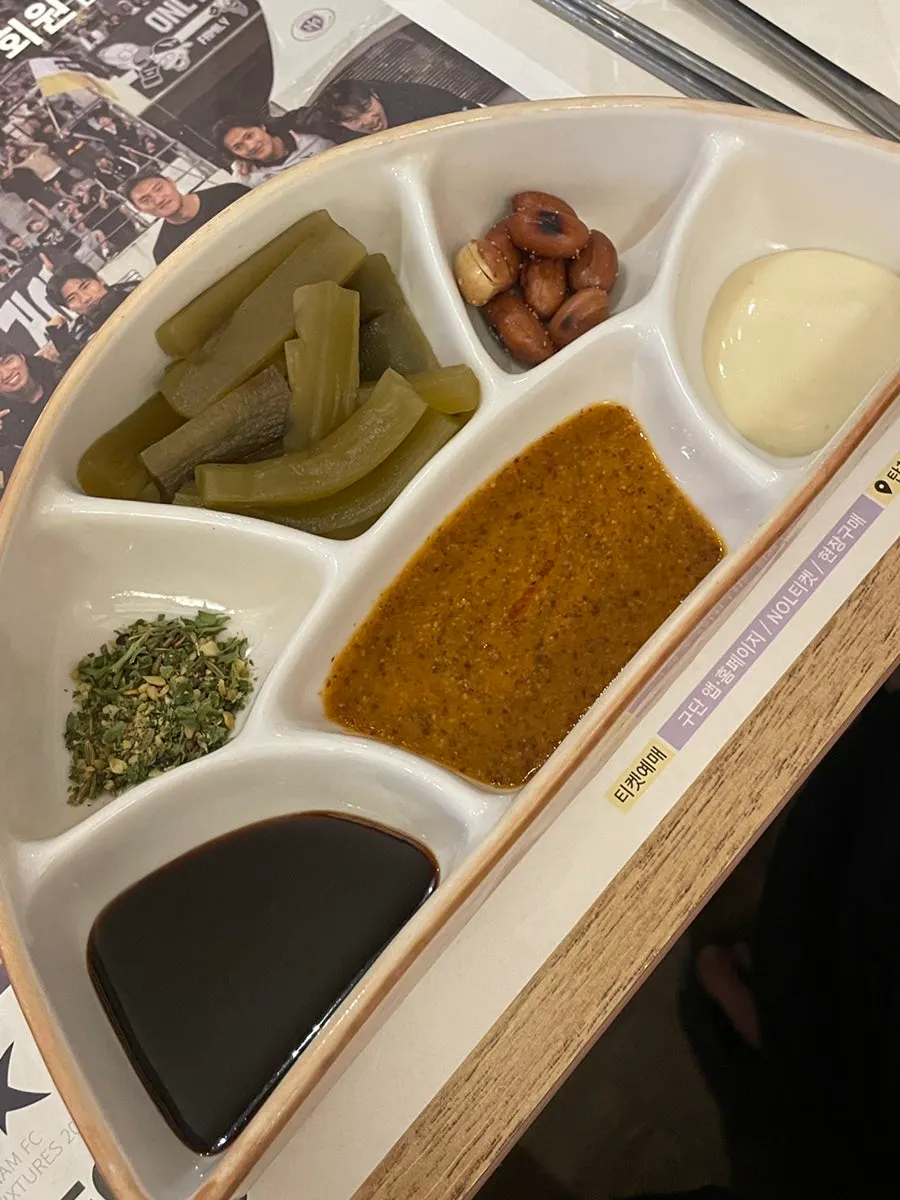 Side dishes served with the boiled lamb ribs