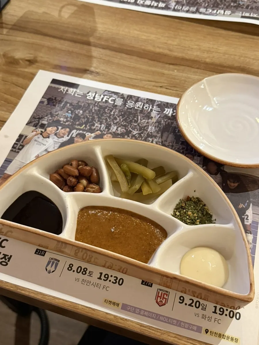 Boiled-lamb sauce and side dishes