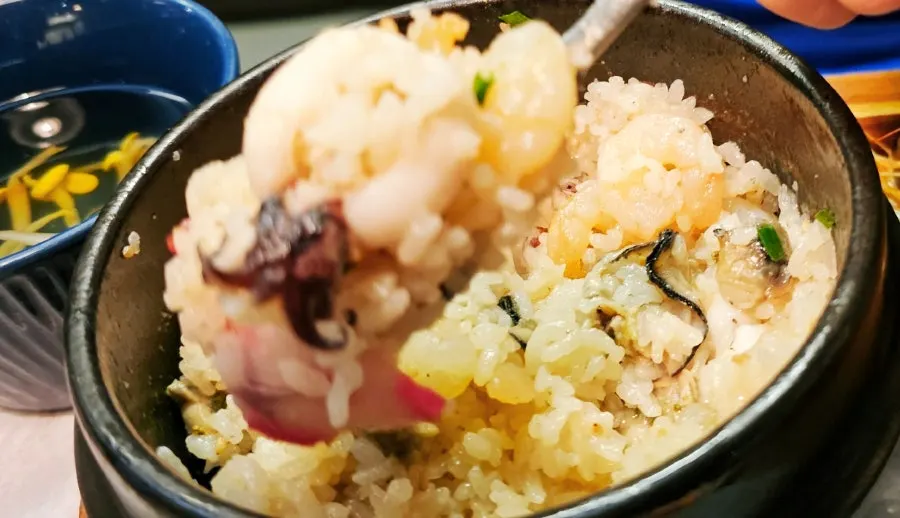 Seafood sotbap mixed with sauce