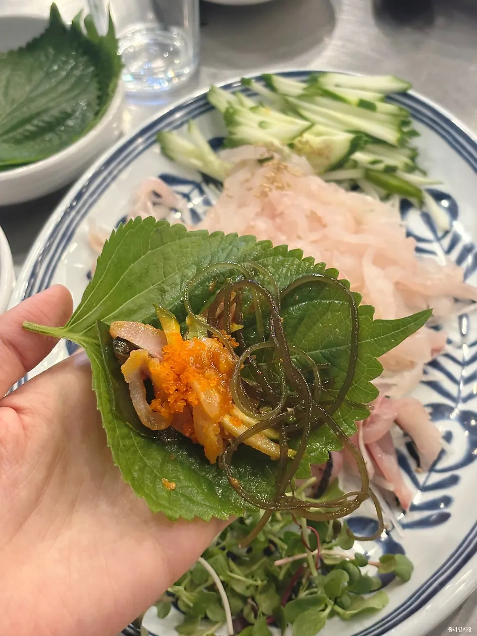 푸짐한 중 사이즈 자연산 막회