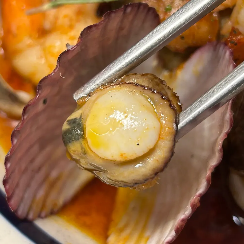 Red gambas generously filled with seafood