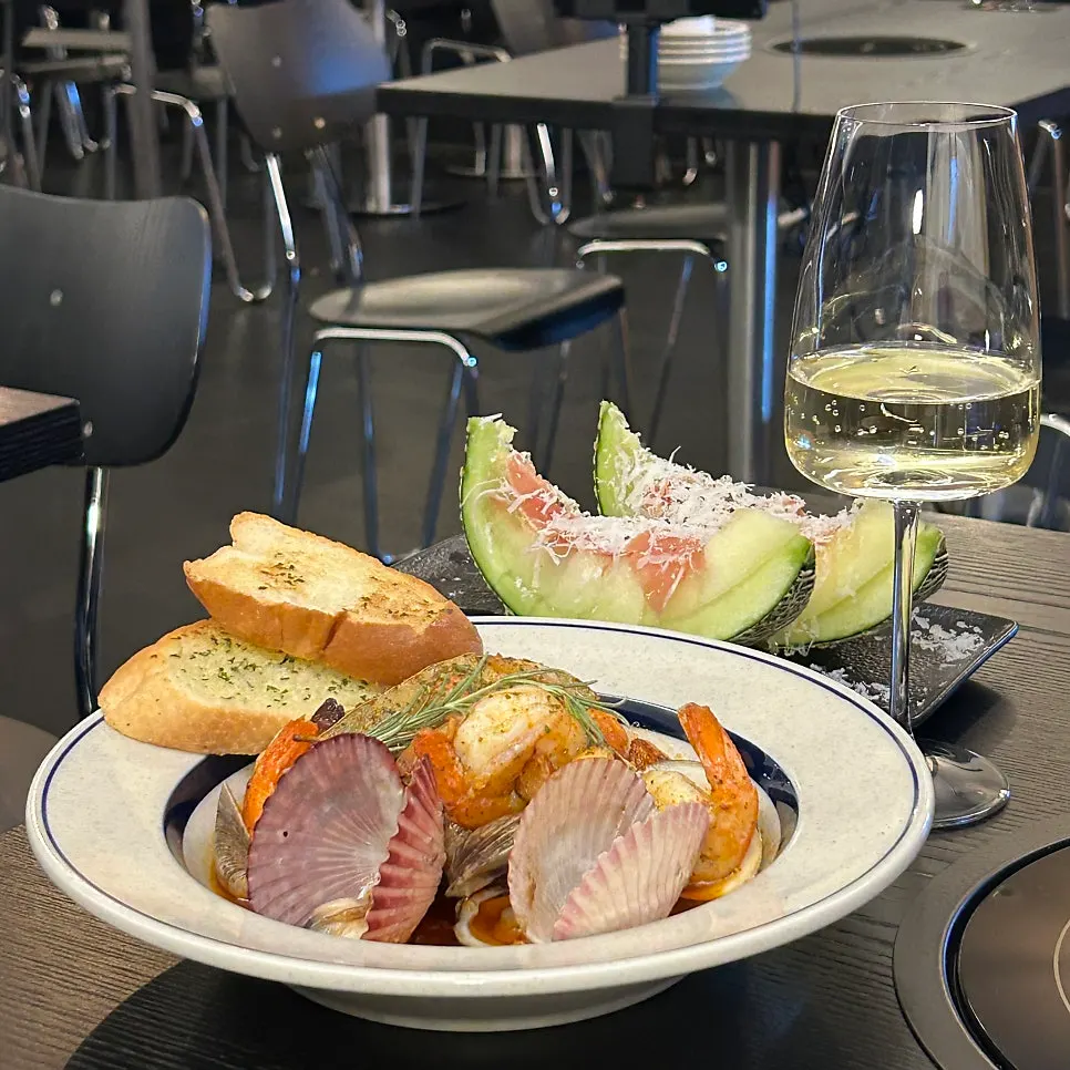 Sauvignon Blanc white wine that paired with gambas
