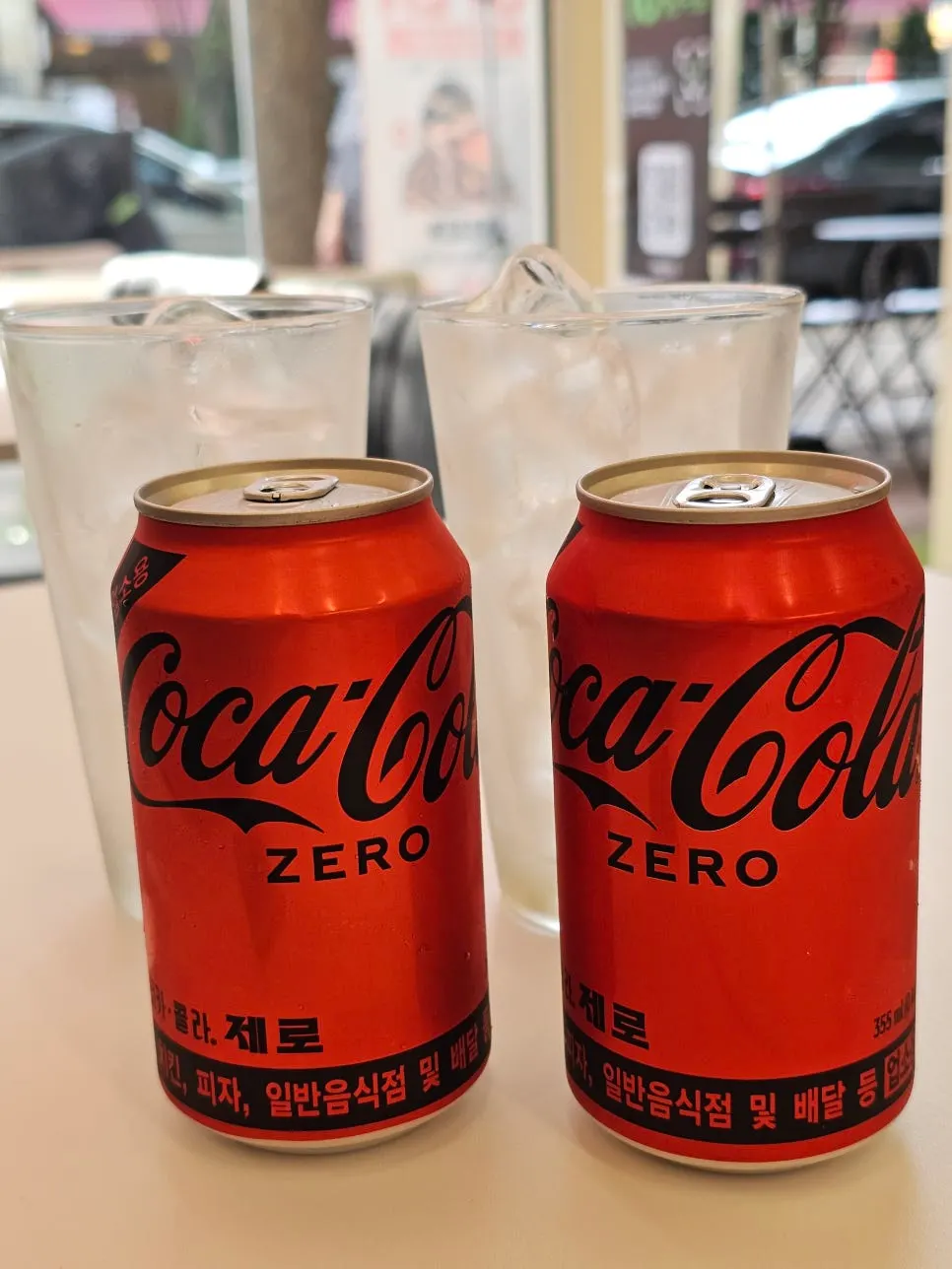 Table with zero-sugar cola