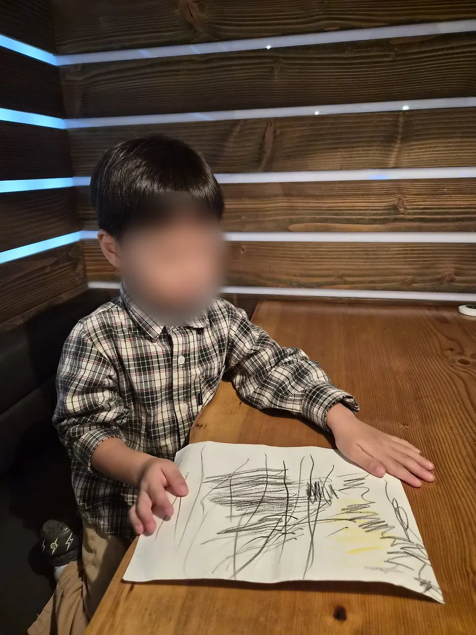 A drawing the child showed while waiting for food