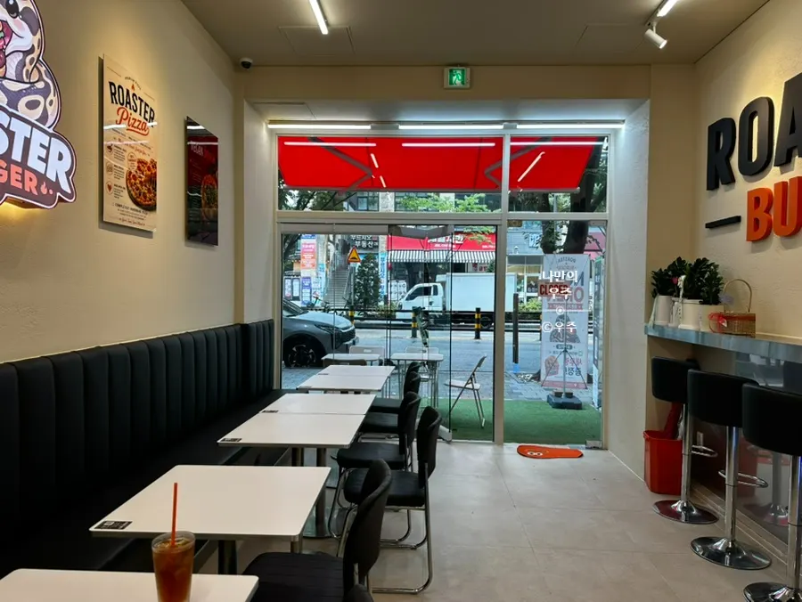Interior decorated in white and orange
