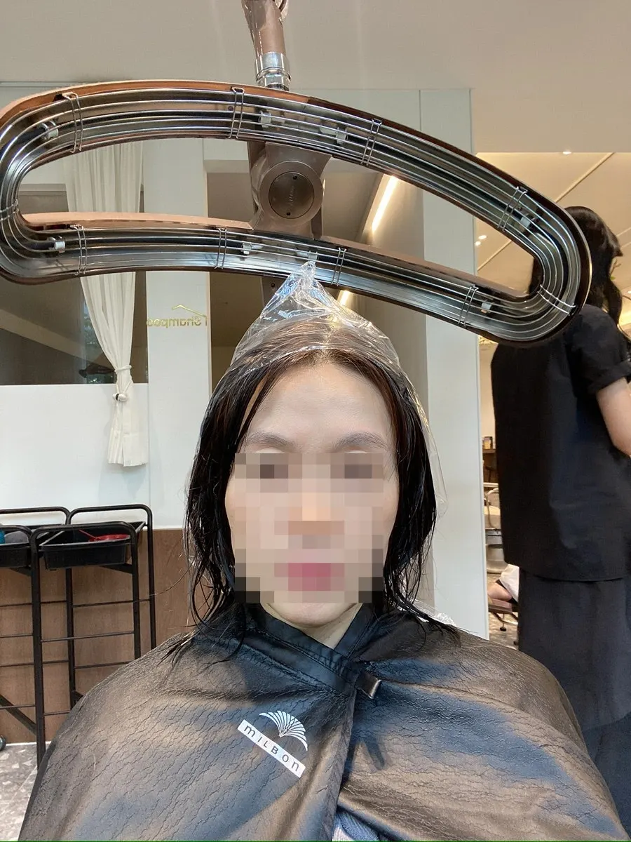 Treatment process based on hair condition by section