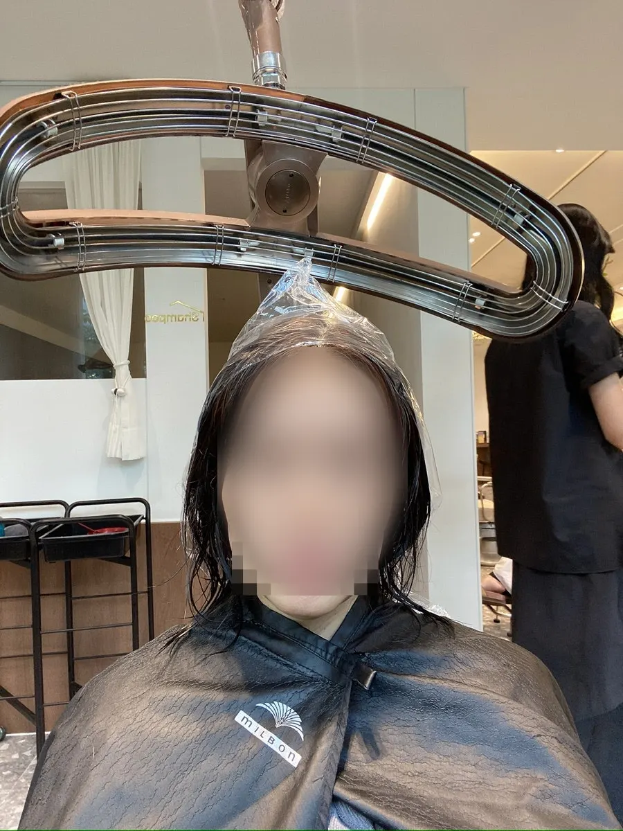 Treatment process based on hair condition by section