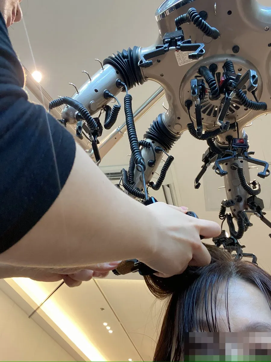Checking bangs and balance during the treatment