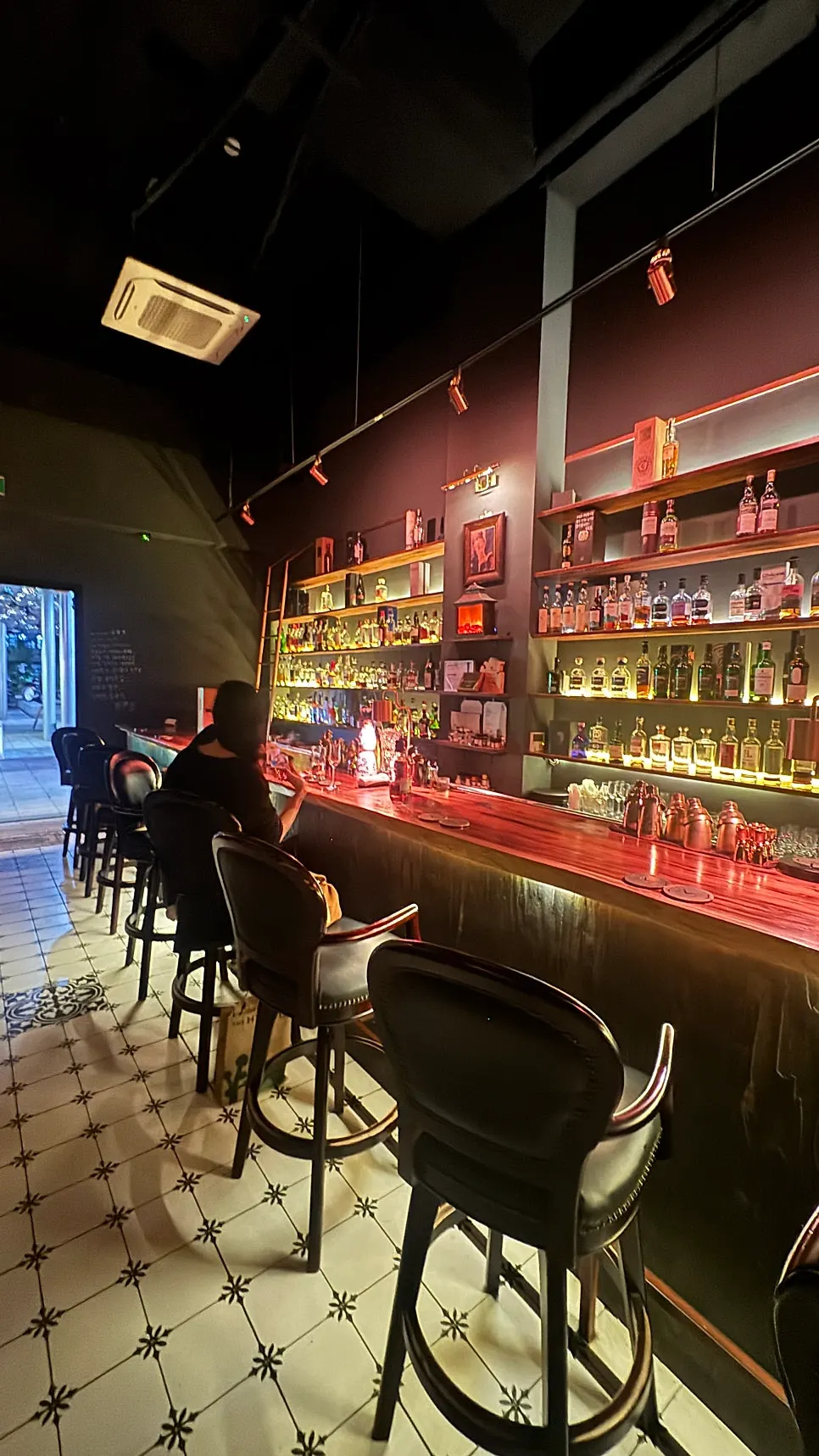 Second-floor atmosphere at The Momento