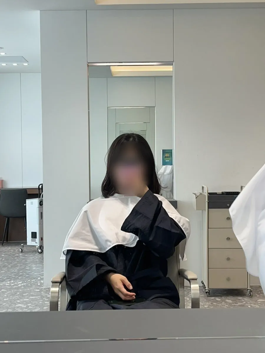 펌 하기 전 중단발 생머리 상태
