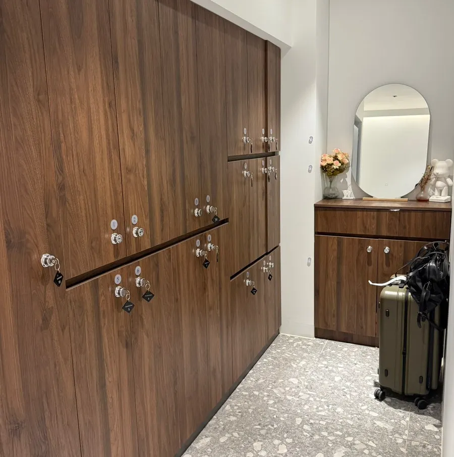 Locker room for personal belongings