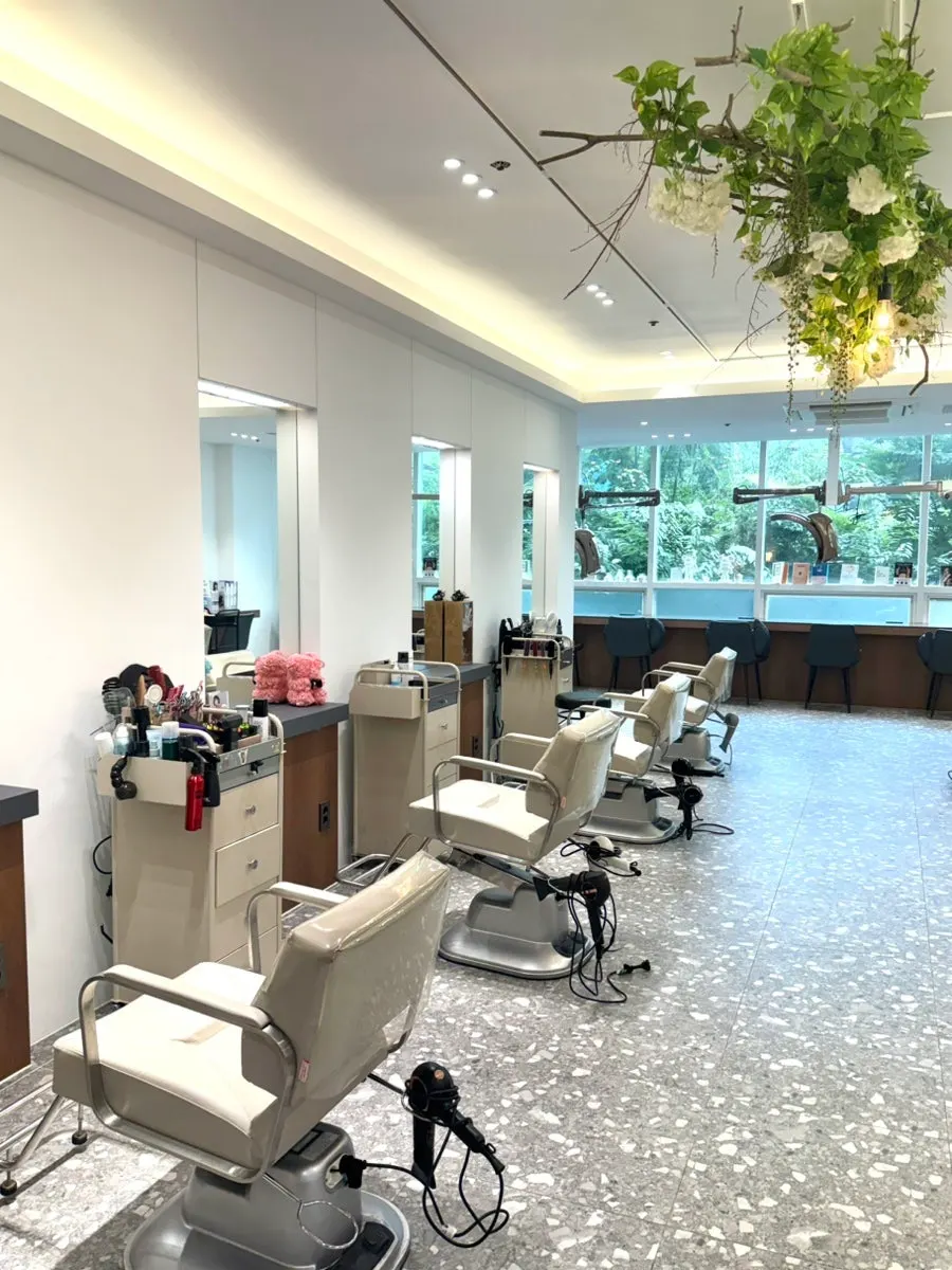Comfortable Yeum Hair salon space