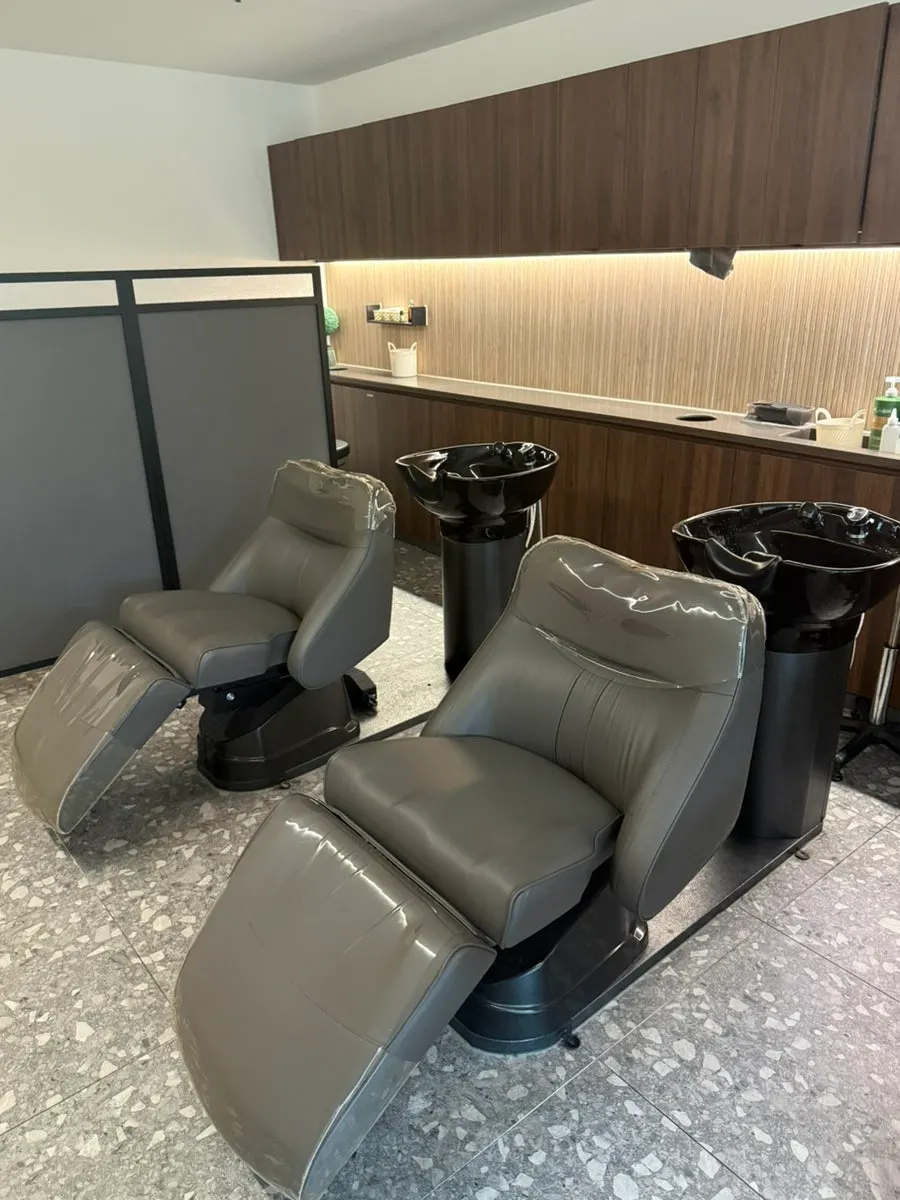 Hair clinic process before the perm
