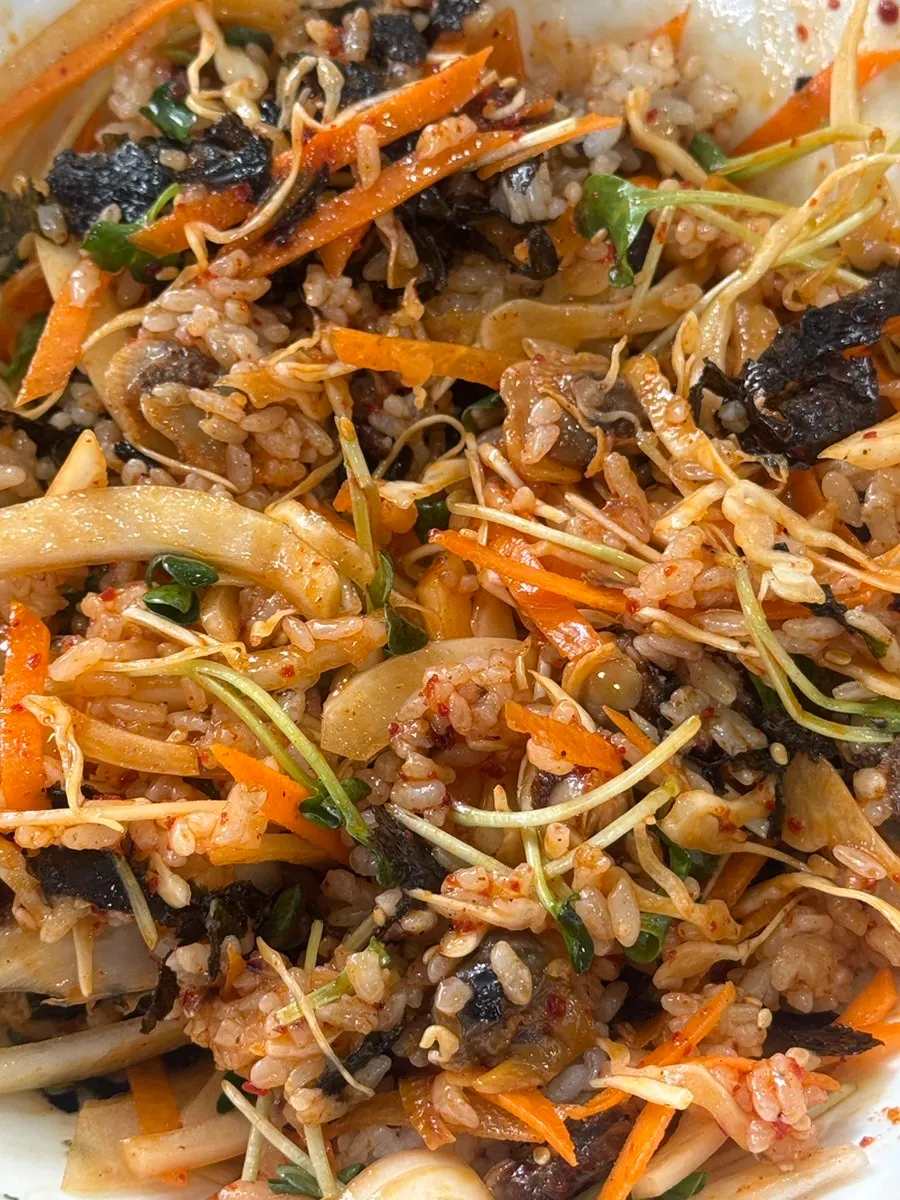 Mixed cockle bibimbap