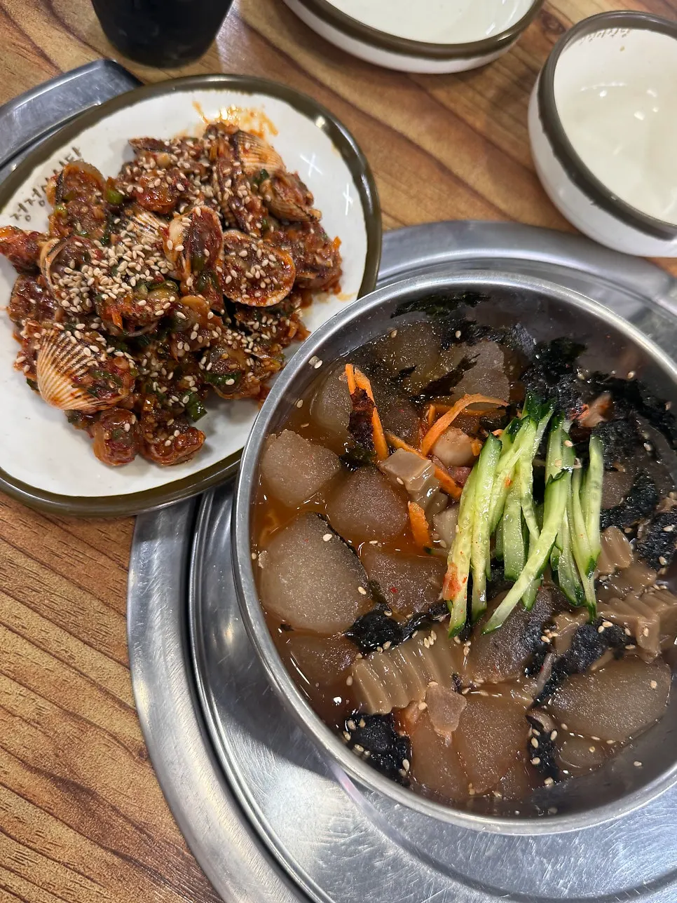 양념 듬뿍 올라간 꼬막무침 한 접시