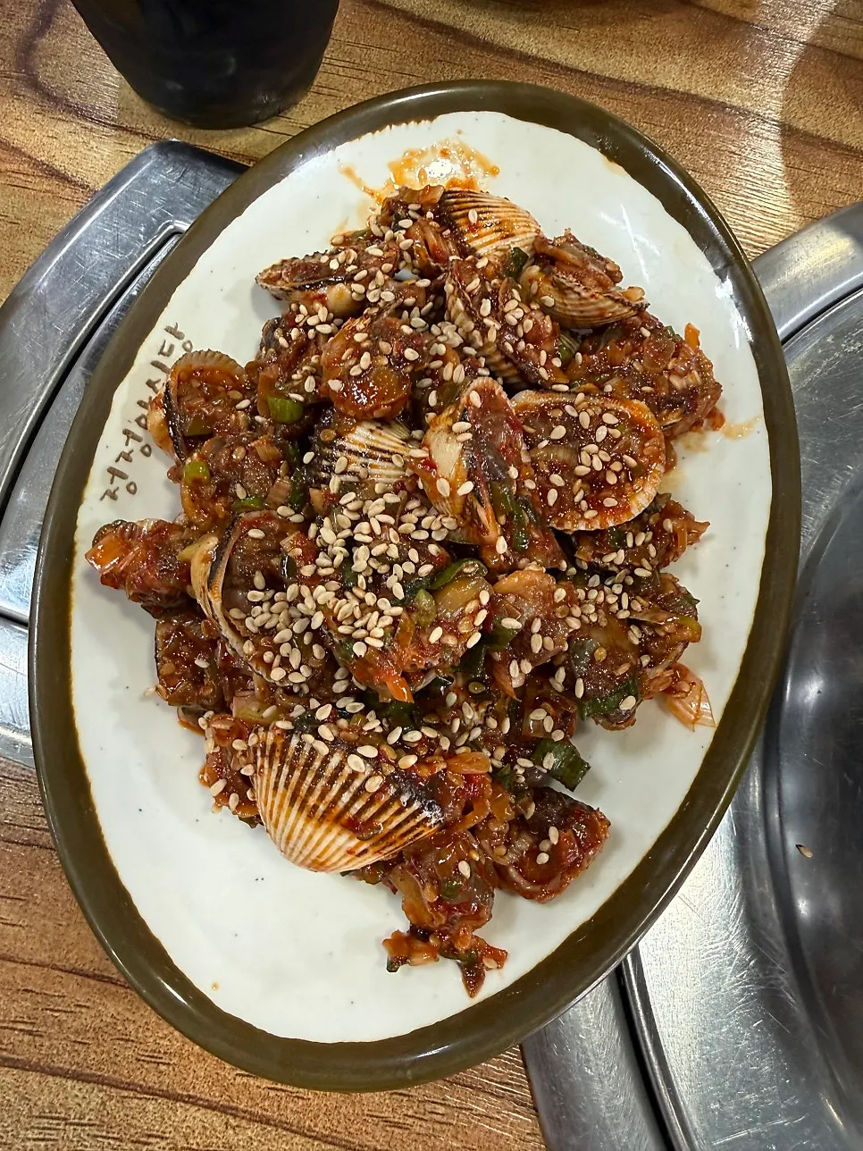 김가루와 채소가 올라간 새콤한 묵채