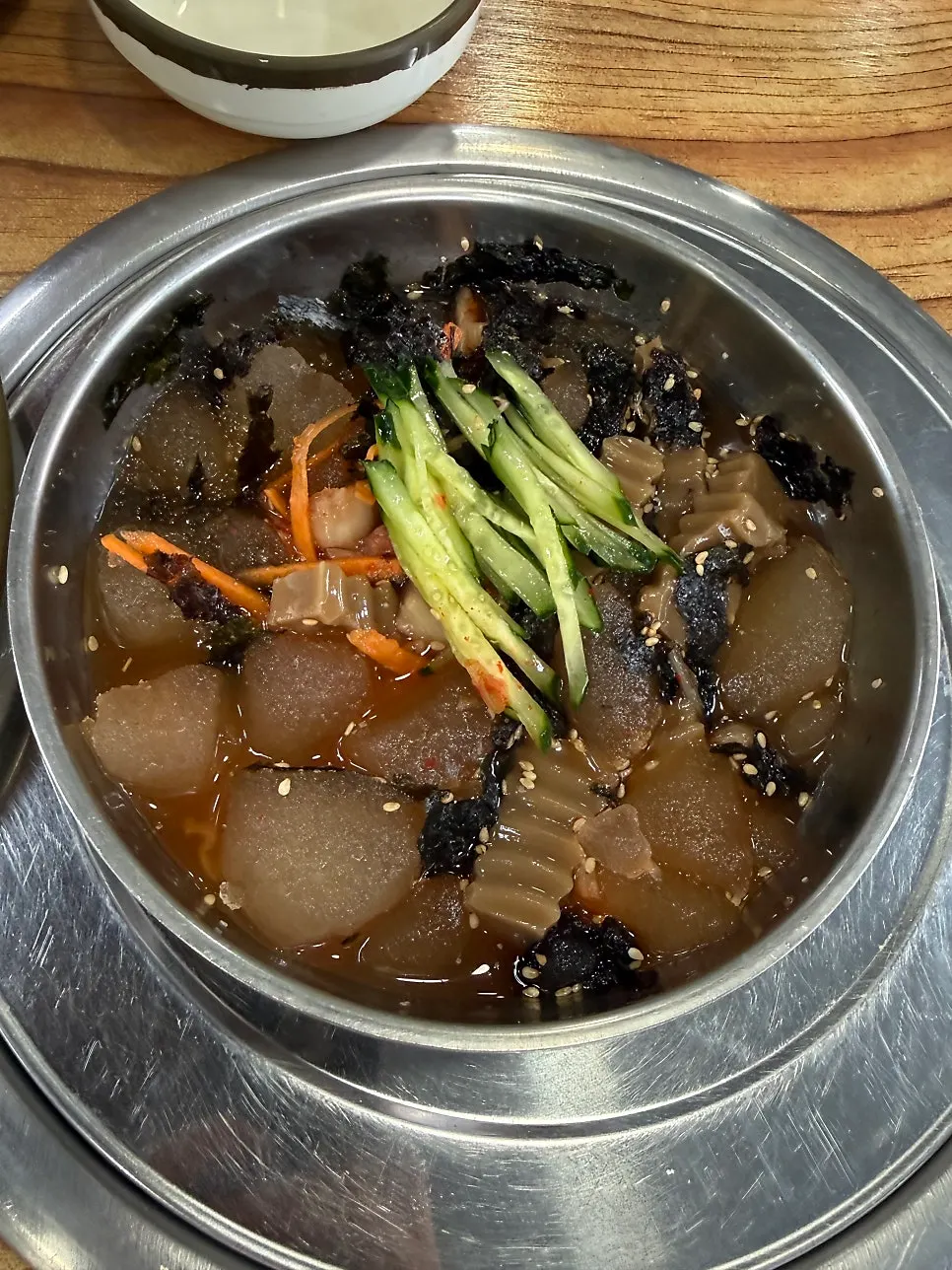 접시를 꽉 채운 큼직한 해물파전