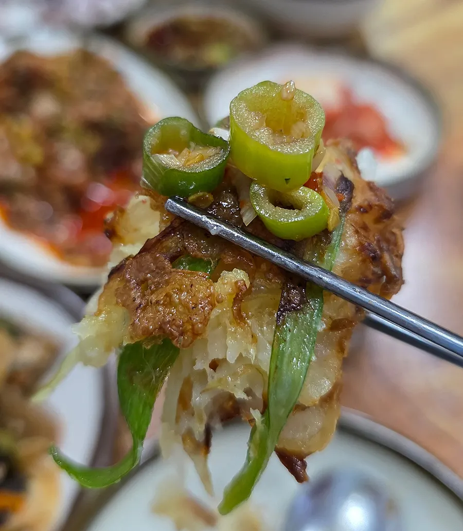 Squid and clams inside the seafood pancake