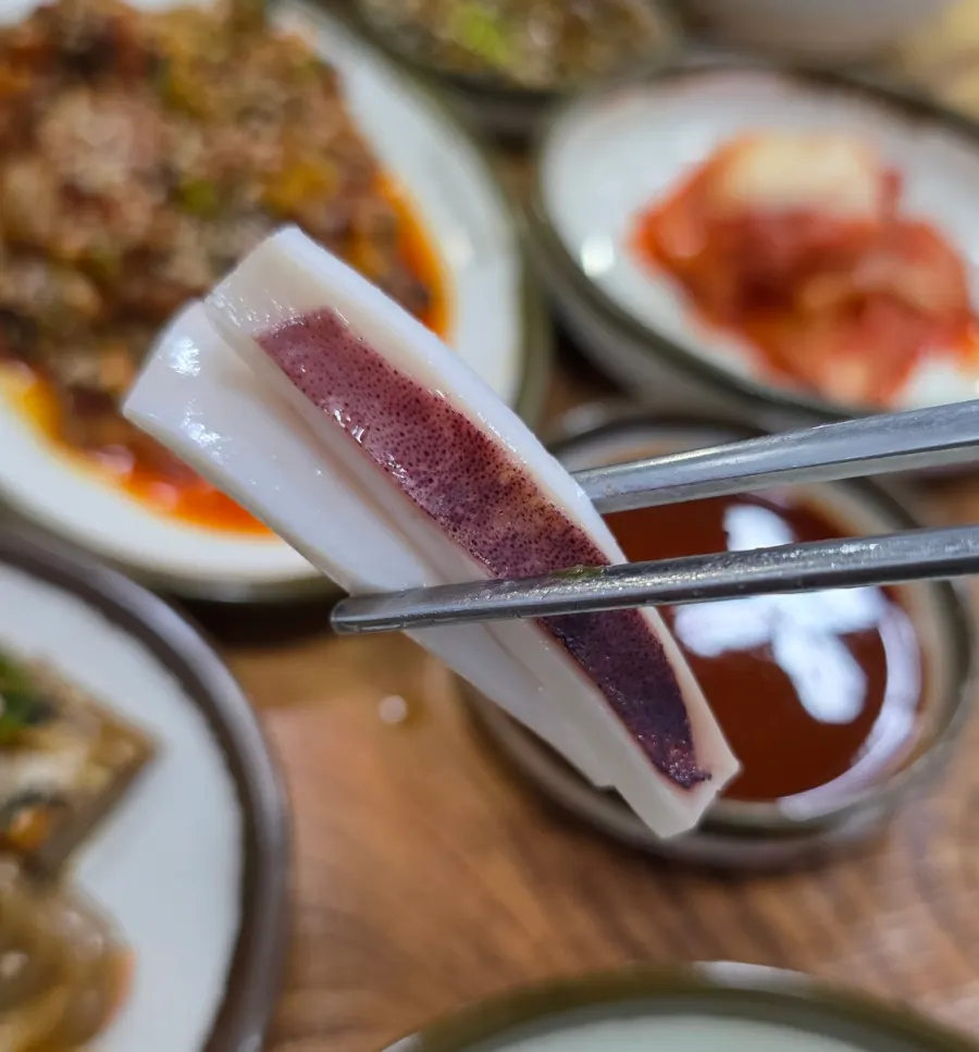 Softly sliced boiled squid