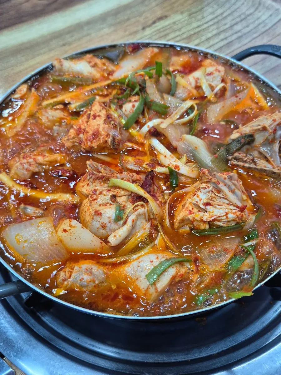 Dakbokkeumtang boiling on the stove