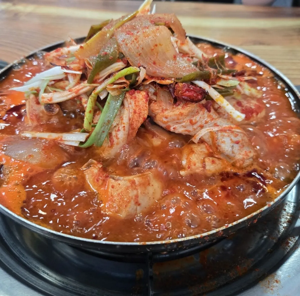 Dakbokkeumtang boiling at Jeongjeong-a Sikdang
