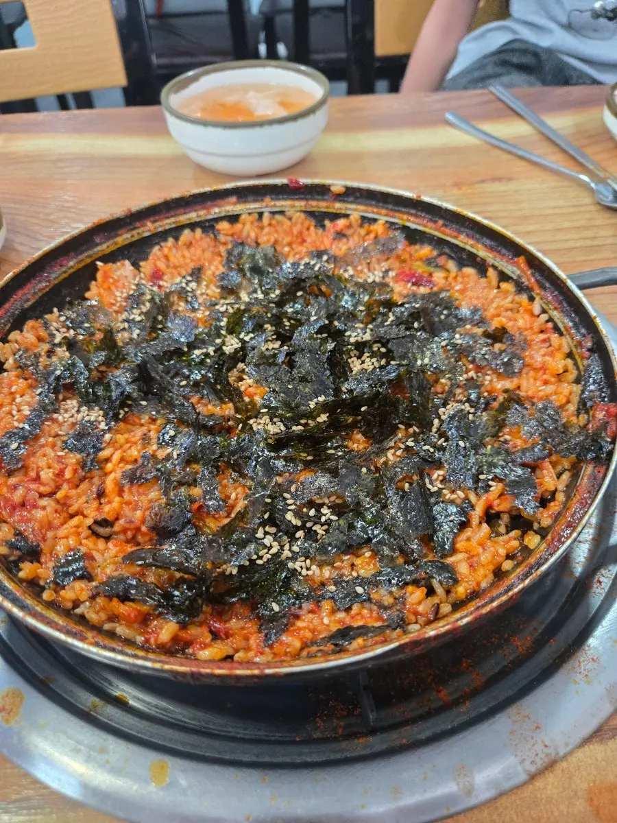 Fried rice cooked in the dakbokkeumtang broth