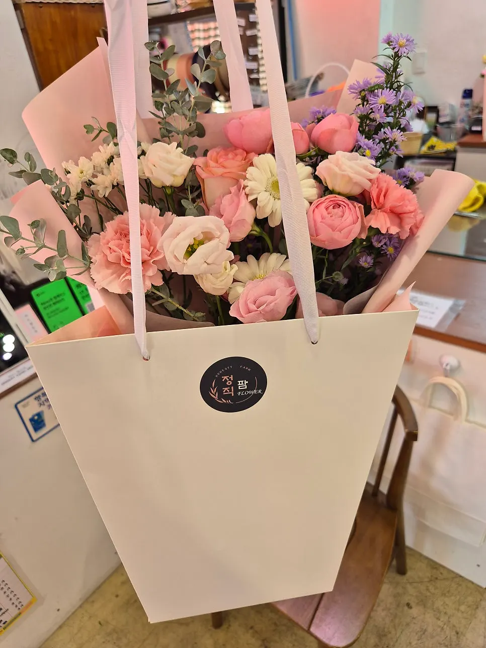줄기를 사선으로 자른 꽃다발