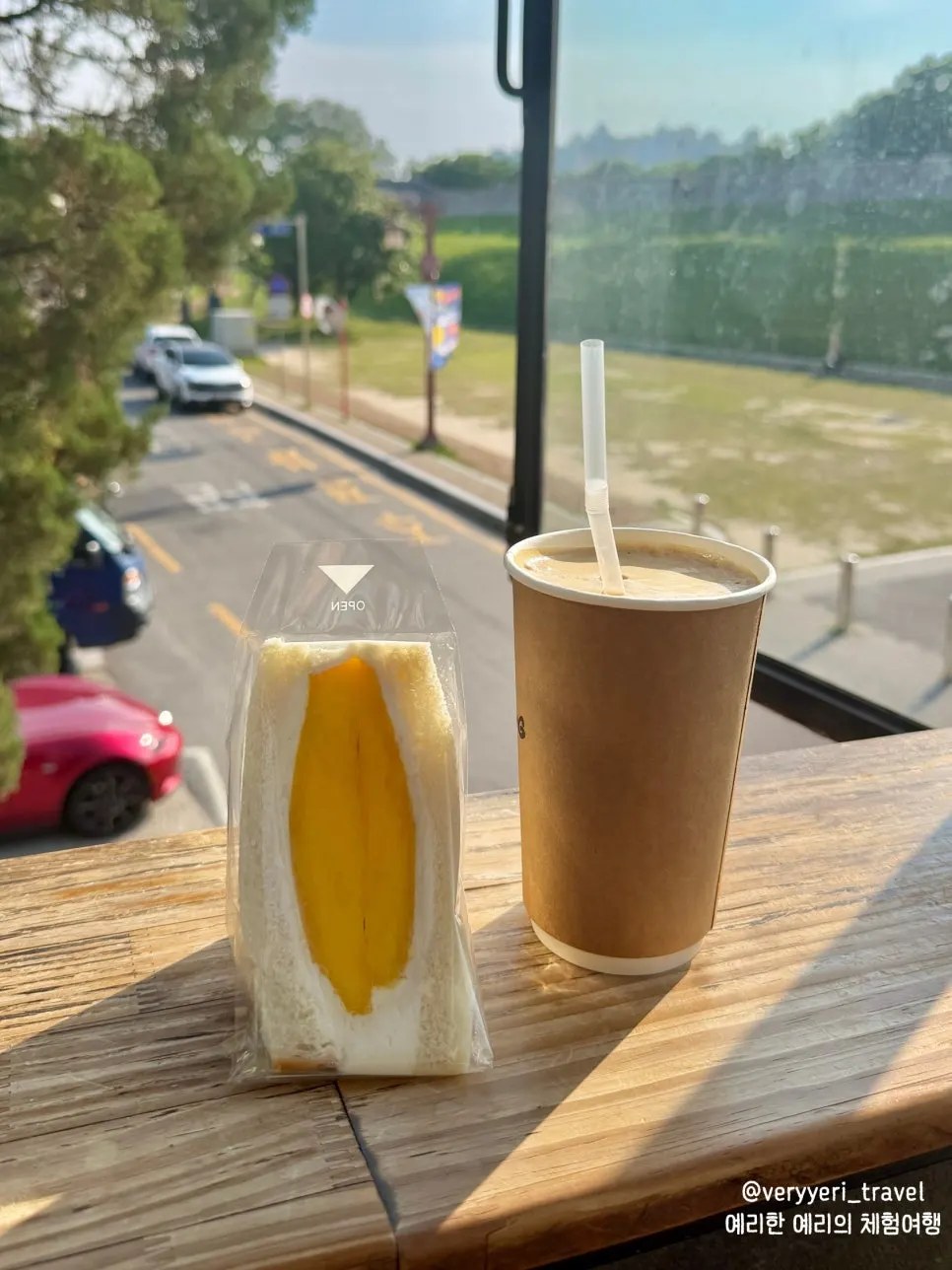 행궁동 카페거리 중심부 정지영커피 본점 입구 전경